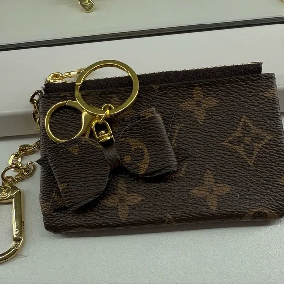 Mini Monogram keychain bow - Picture 2 of 5